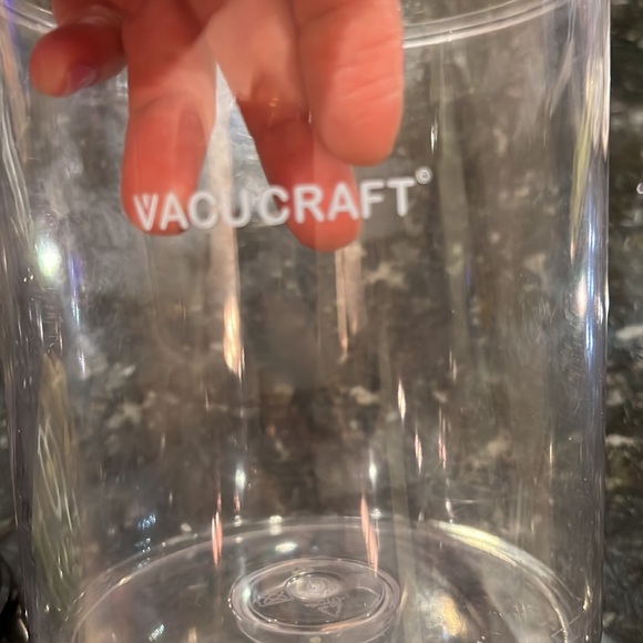 Vacuvin and Vacucraft valves and vacucraft 2.11 qt.  Container ❤️👌 - Picture 5 of 6